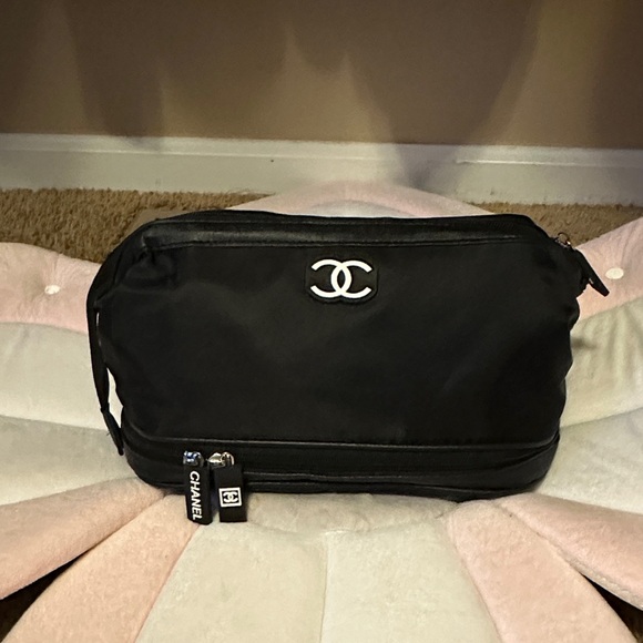 Chanel Beauty Line Black with White Cosmetics Pouch (GWP) - Picture 1 of 5